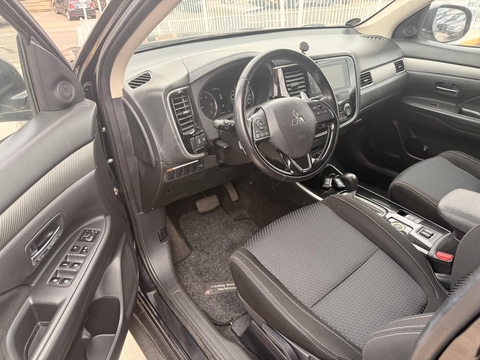Mitsubishi Outlander Edition 100+ 4WD / Automatik/KAM/LHZ