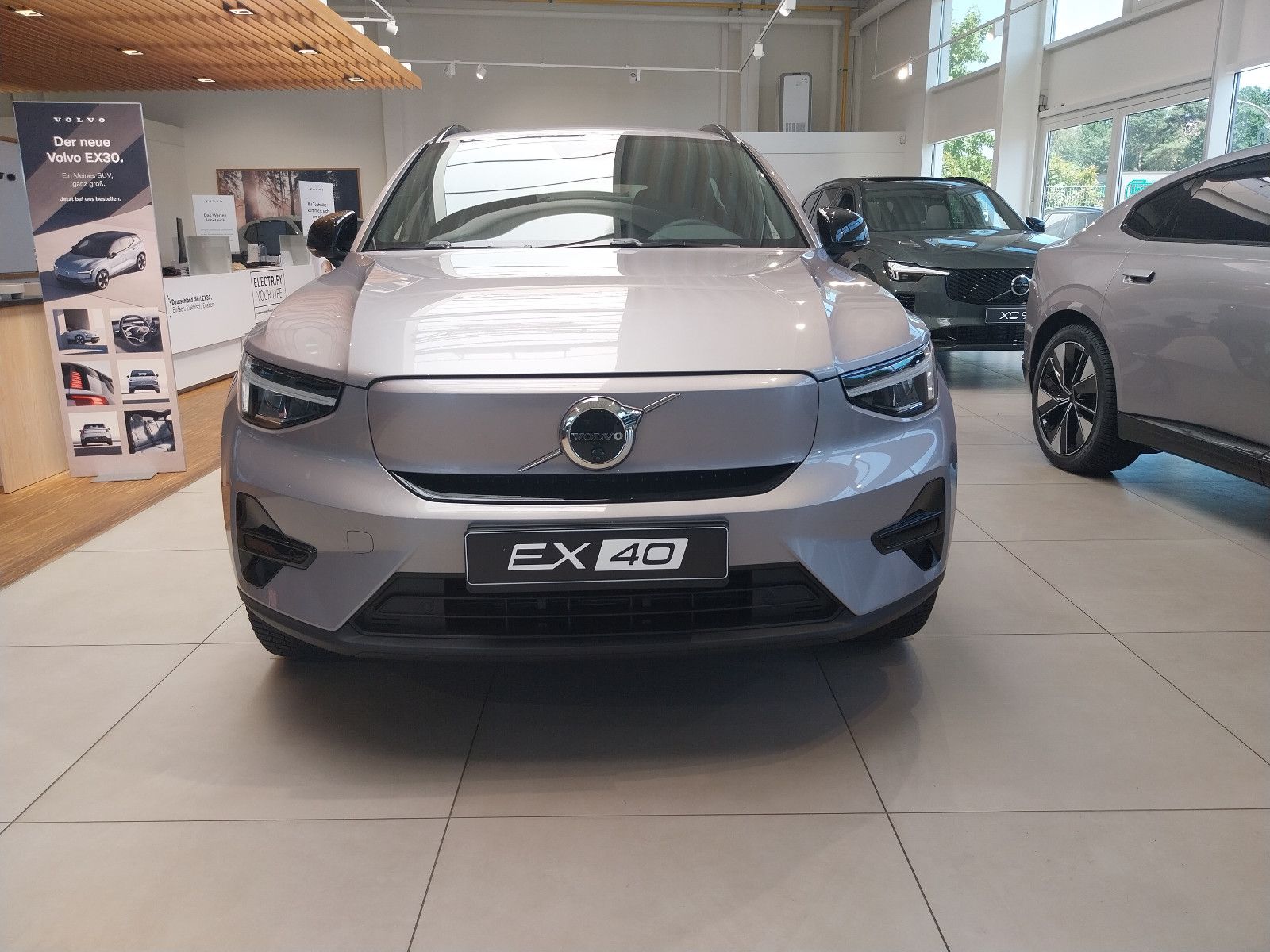 Volvo EX40 185 kW Single Motor Extended Range RWD Plus imagem 2