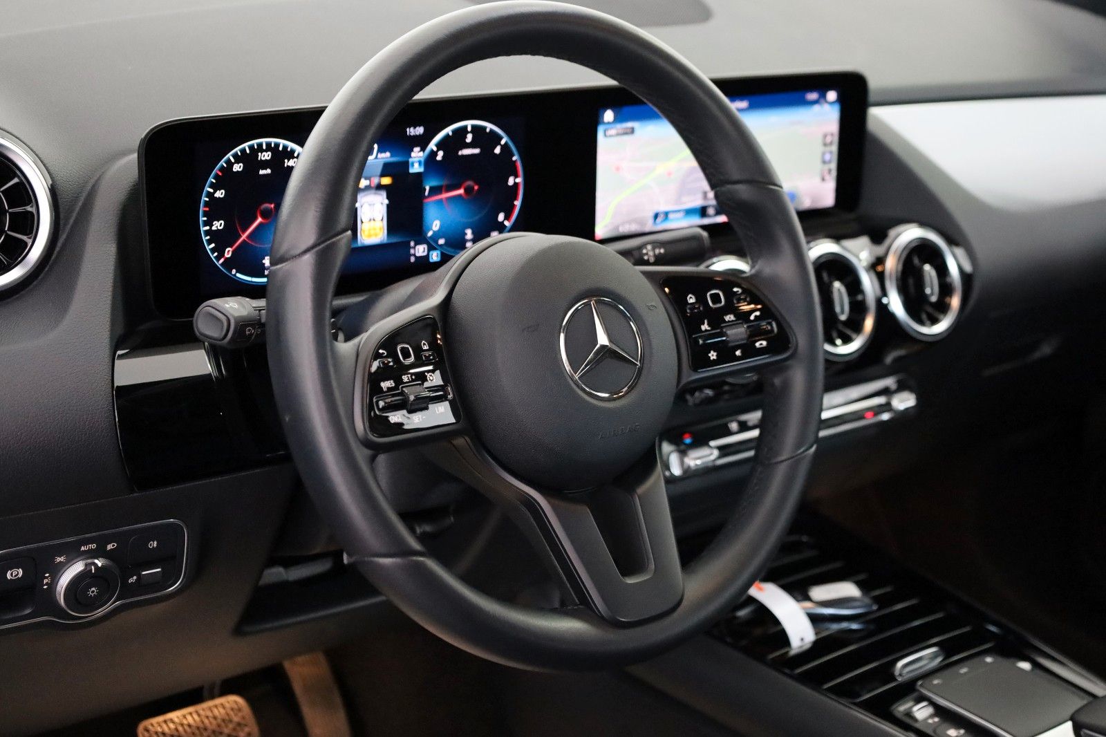 Fahrzeugabbildung Mercedes-Benz GLA 200 d Style, T.Leder,Navi,LED,SH,Kamera