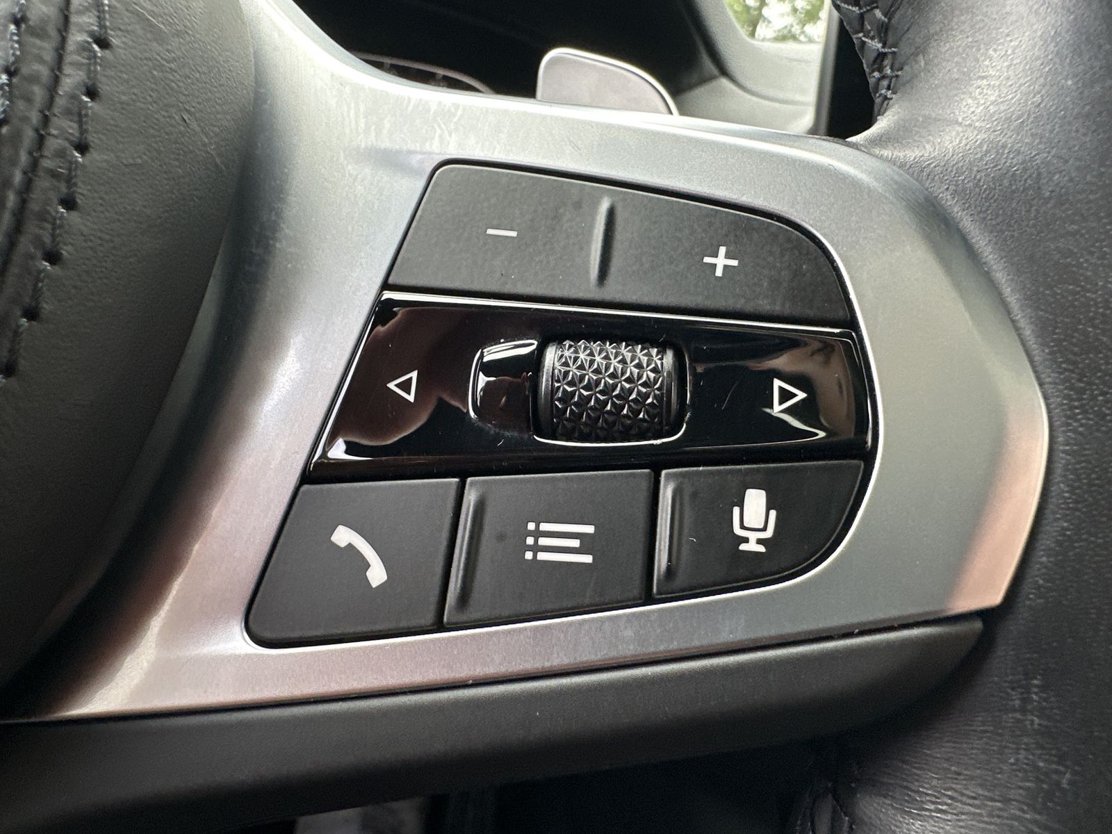 Fahrzeugabbildung BMW X3 xDrive30d M-Sport NAV+LASER+KAM+PANO+HUD+AHK