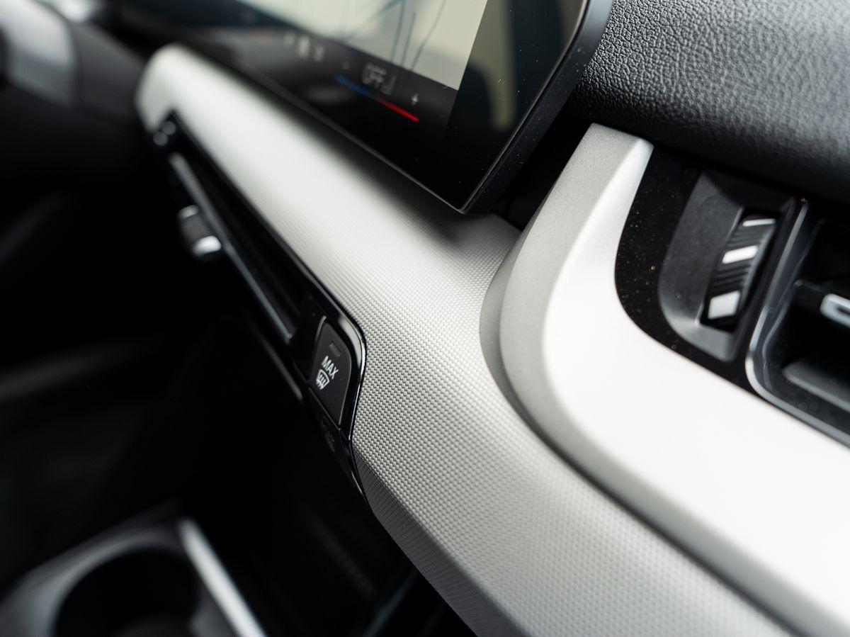 BMW 220i Active Tourer AHK PANO Alarm RFK ShadowL