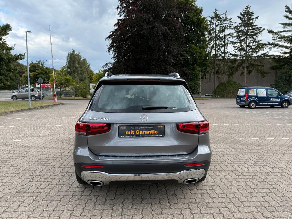 Mercedes-Benz GLB 220