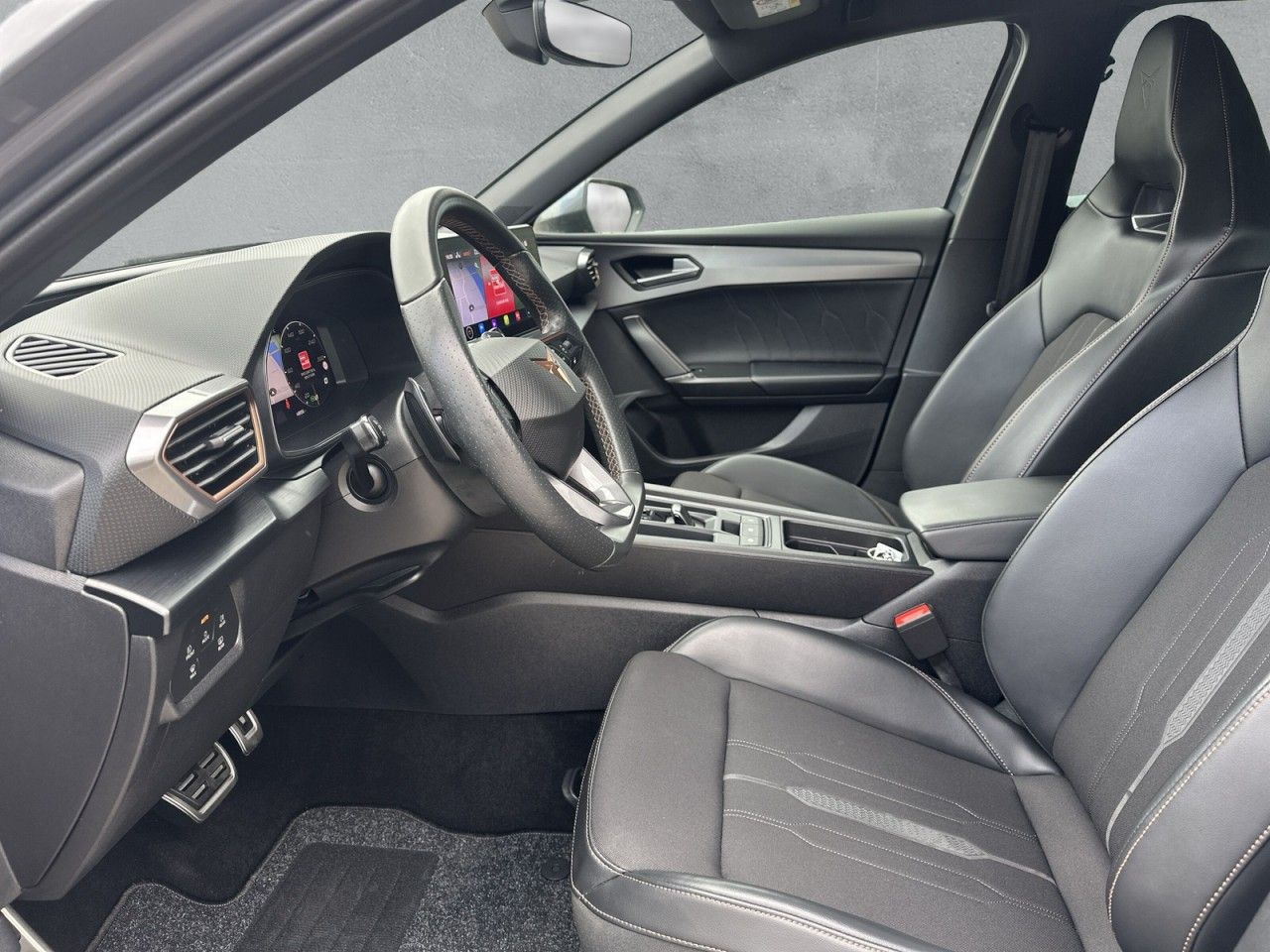 Fahrzeugabbildung CUPRA Leon 2.0 TSI 180 kW (245 PS) 7-Gang-DSG - mit KI generiert/bearbeitet