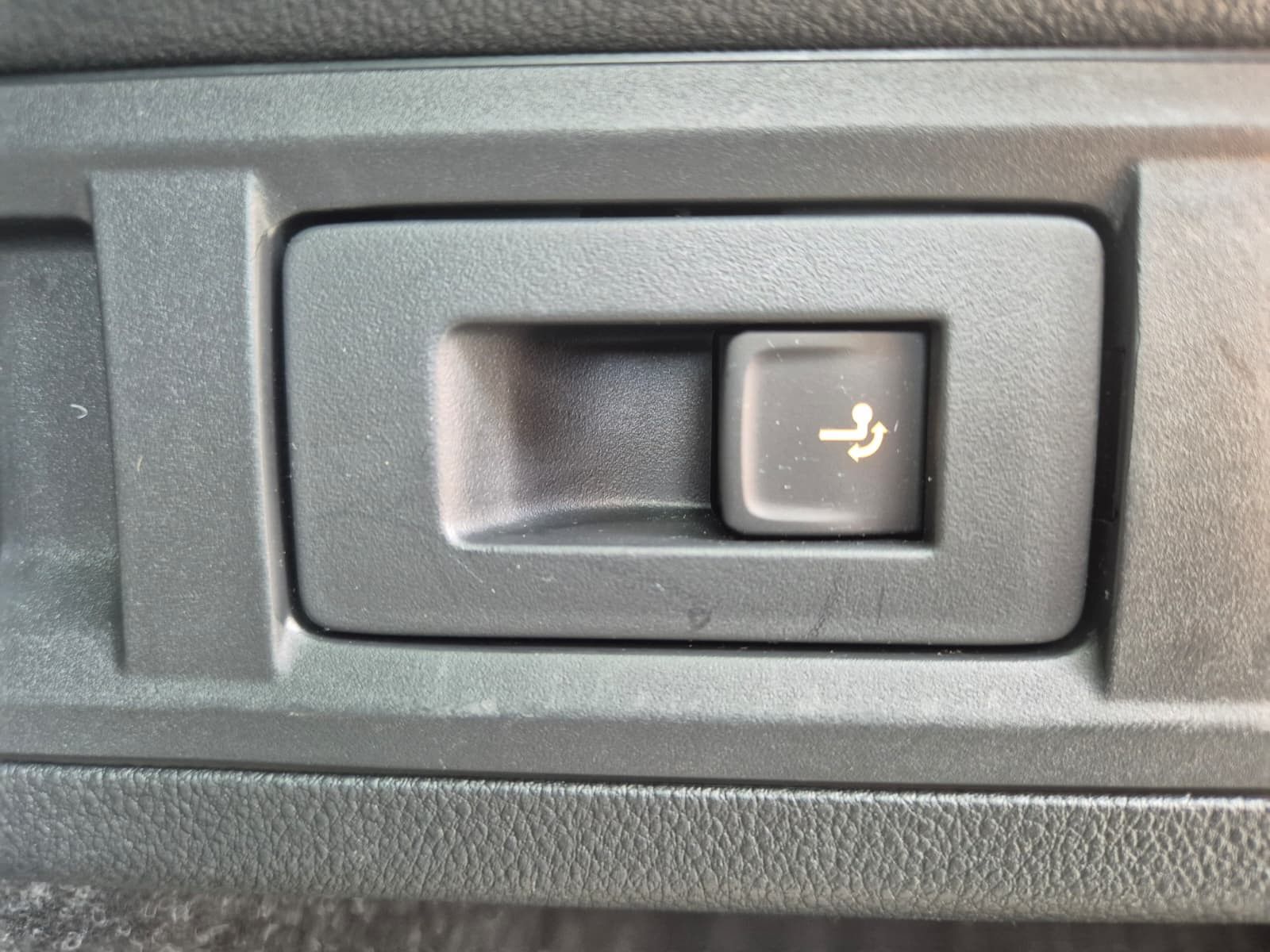 Fahrzeugabbildung SKODA Octavia 1.5 eTSI DSG Selection LED*AHK*5J-Gar.