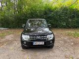 Mitsubishi Pajero 3,2 DI-D 4WD Intense - schwarze Mitsubishi Pajero