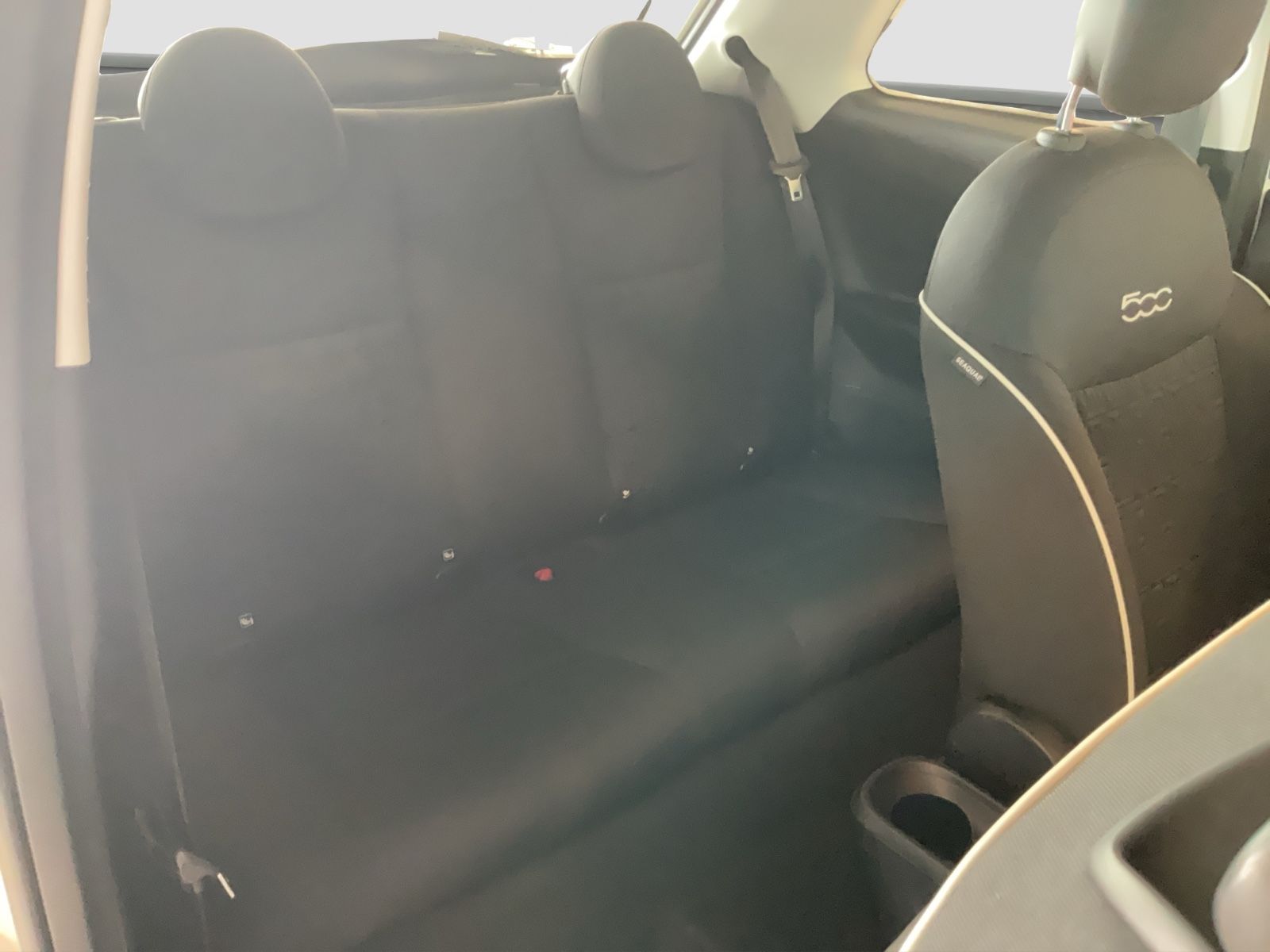 Fahrzeugabbildung Fiat 500e + Radio- & Winterpaket