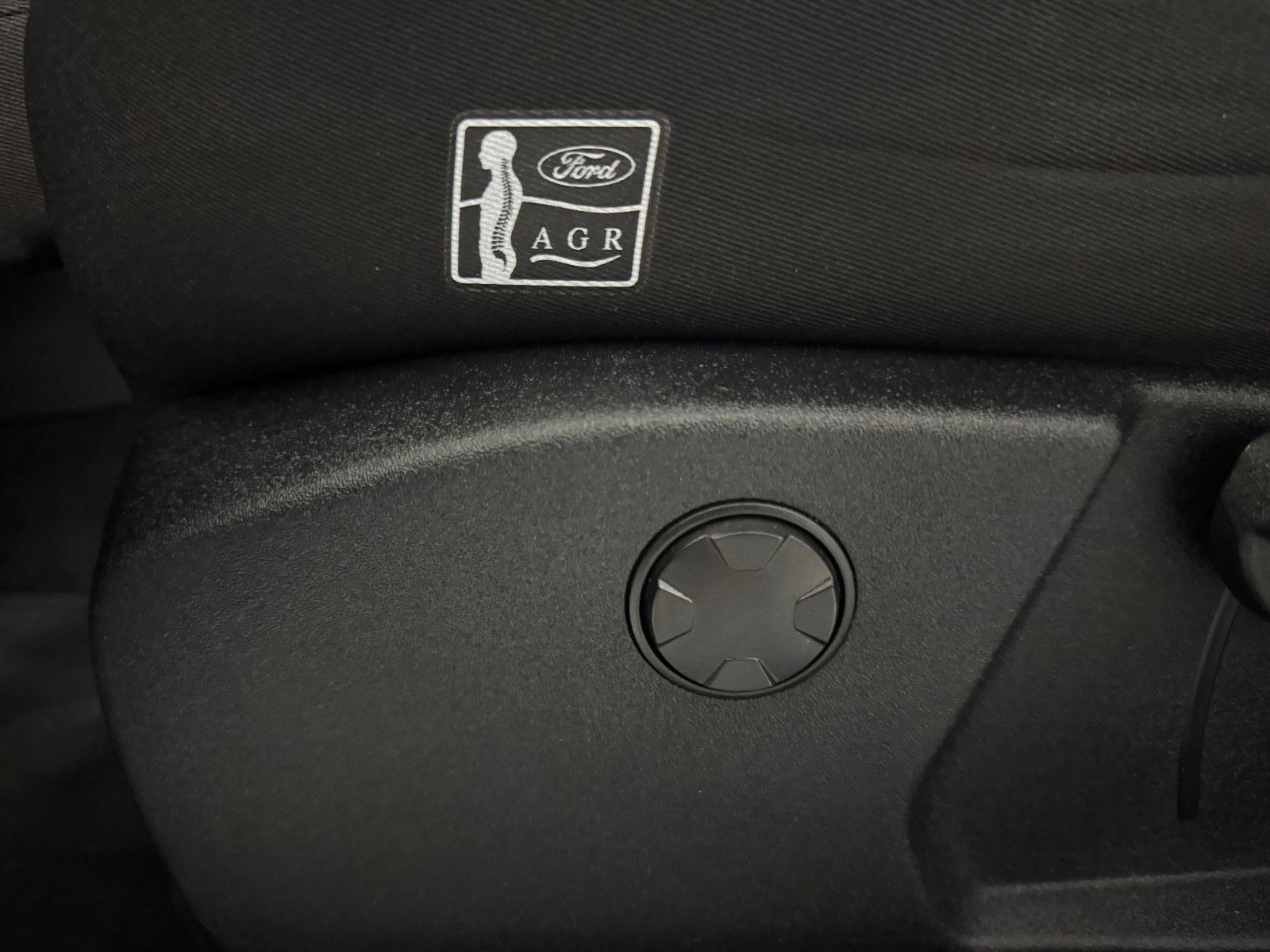 Fahrzeugabbildung Ford Galaxy TITANIUM SPORT AWD AUT 7-SITZER PANO VOLL
