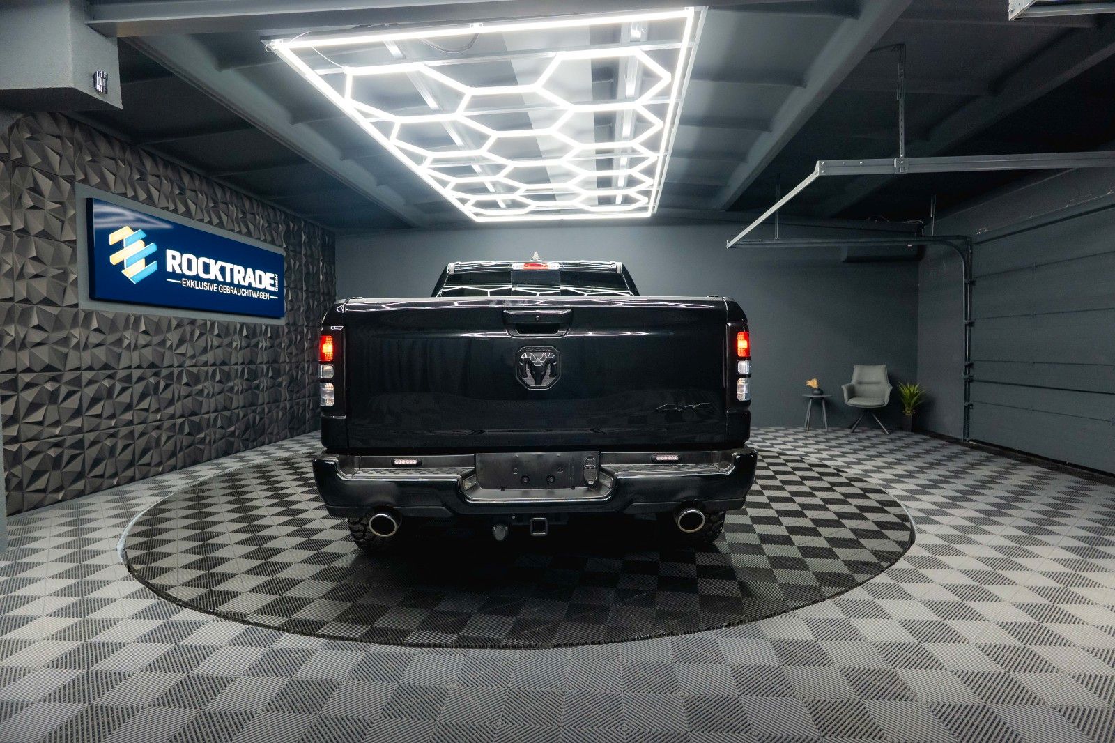 Fahrzeugabbildung Dodge RAM 5.7 V8 HEMI 4x4 BLACK EDITION Longbed 19%