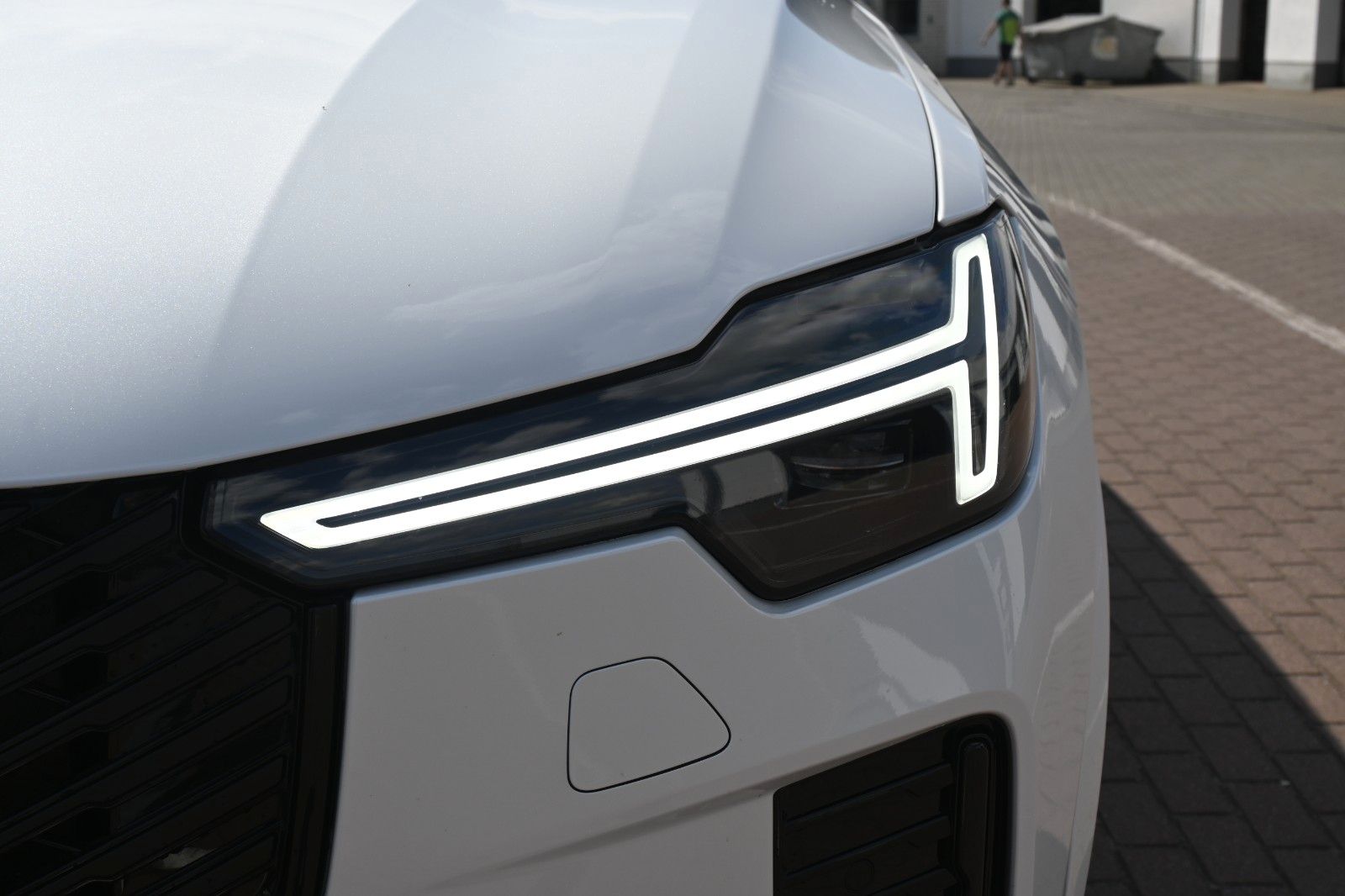 Fahrzeugabbildung Volvo XC90 T8 RC AWD Plus Dark*STDHZG*360°*ACC*