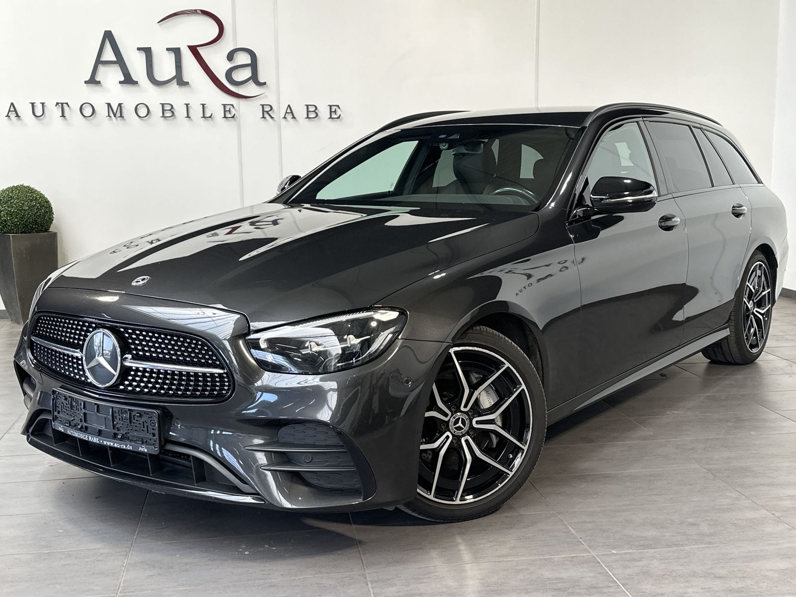 Fahrzeugabbildung Mercedes-Benz E 200d T AMG Line NAV+LED+WIDESCEEN+KAM+AHK+1HD