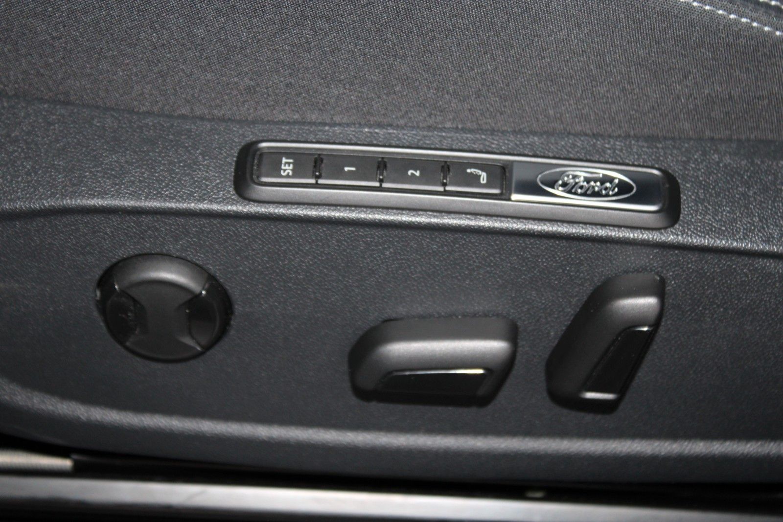 Fahrzeugabbildung Ford Capri Select RWD 77kWh Wärmepumpe 360° ACC HUD