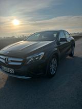Mercedes-Benz GLA 200 d 4MATIC DCT - - Mercedes-Benz GLA 200: 4matic
