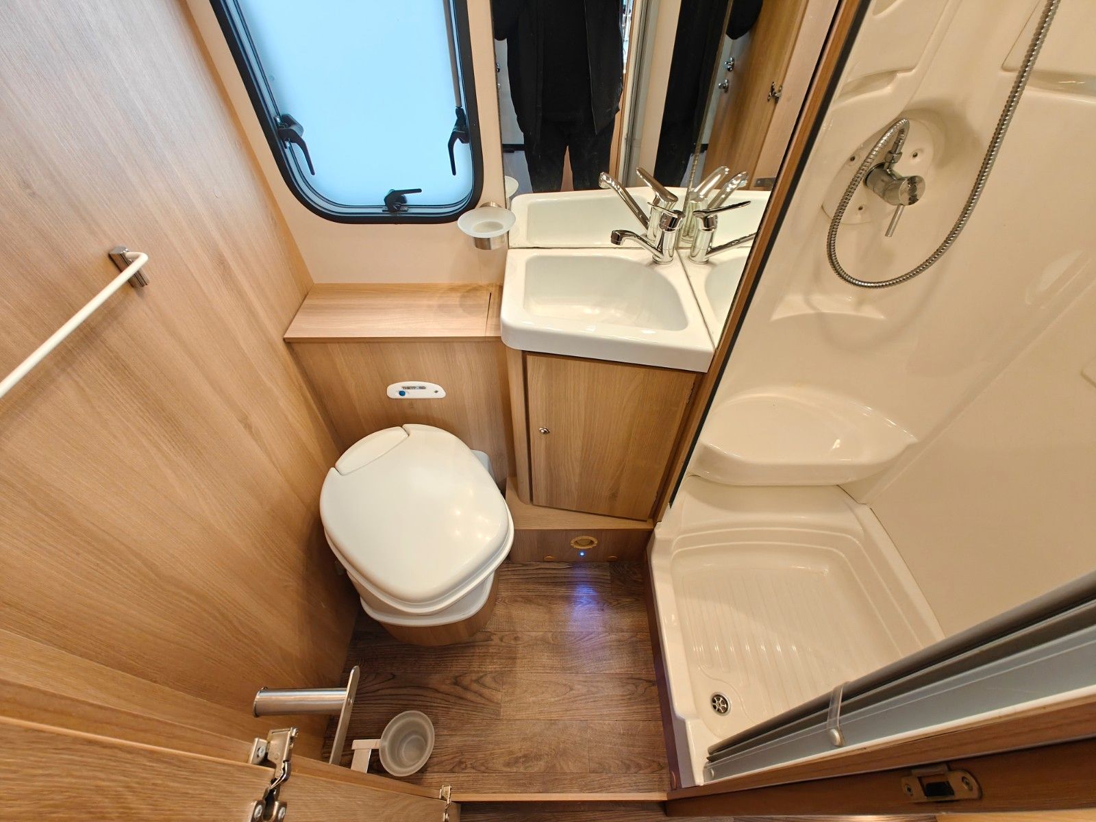 Fahrzeugabbildung Roller Team Kronos 275 - SAT, TV, Solar, 6 Sitz/Schlafplätze