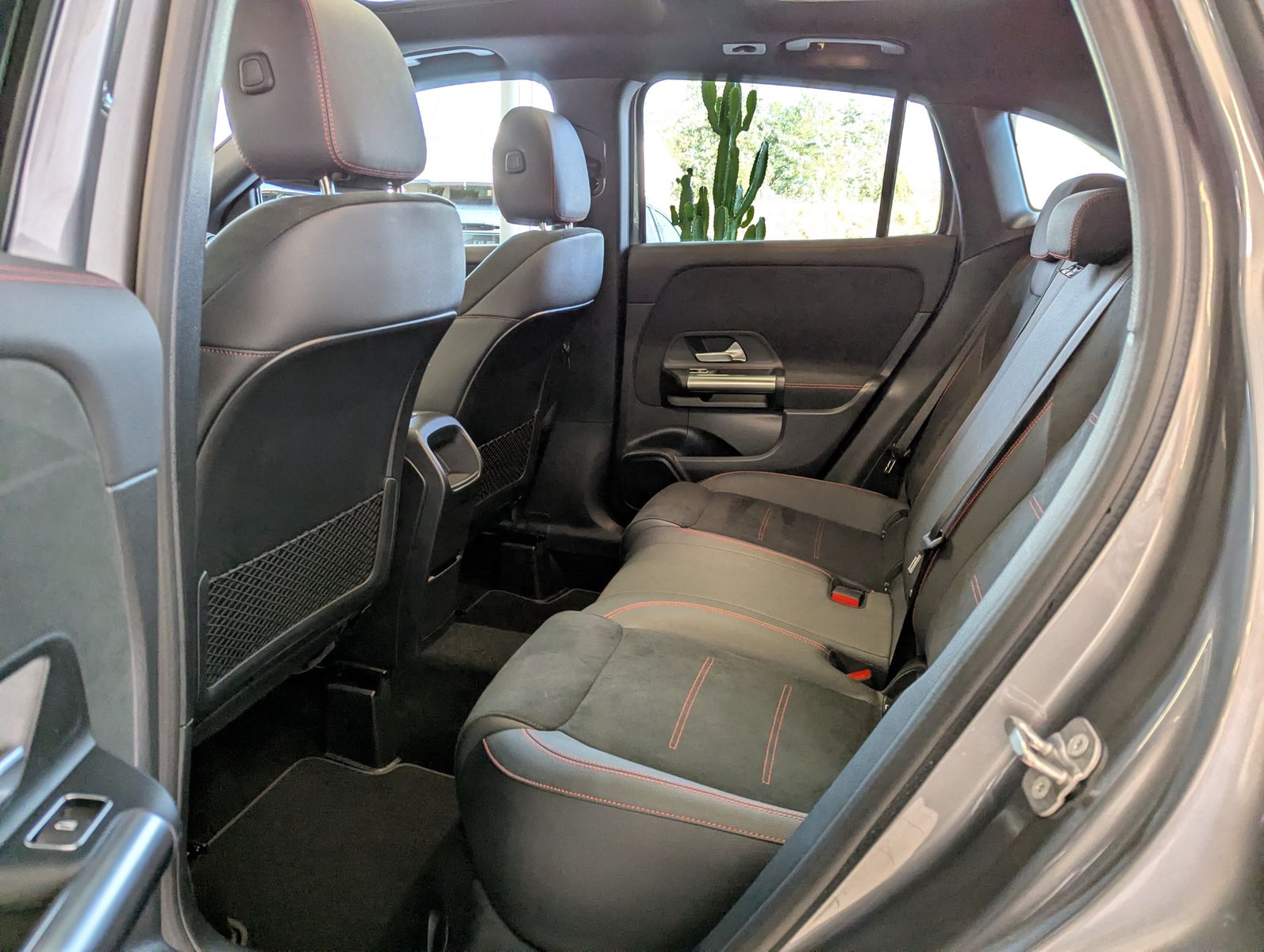 MERCEDES-BENZ GLA 200 AMG Multib. Distronic MBUX Pano AHK 360° - Image 13