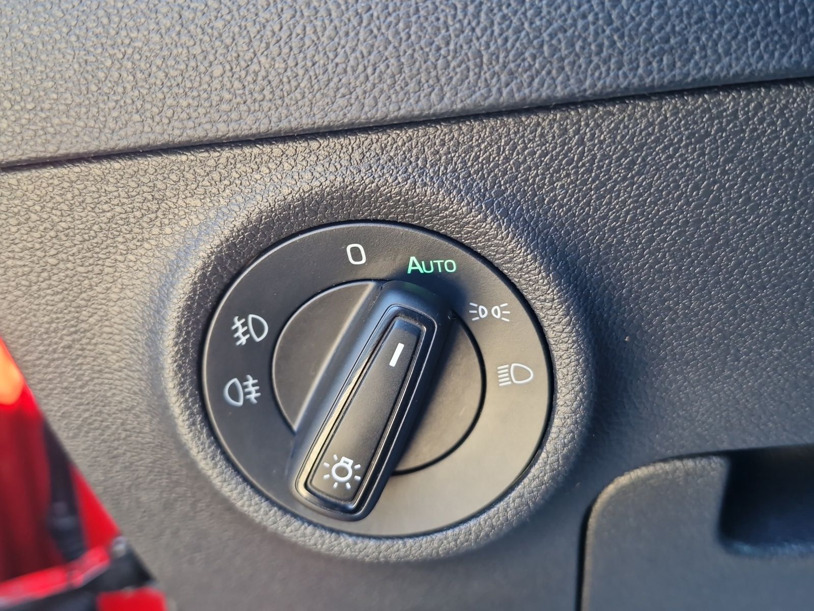 Fahrzeugabbildung SKODA Karoq Sportline 4x4 2.0 TDI LED AHK SHZ ACC