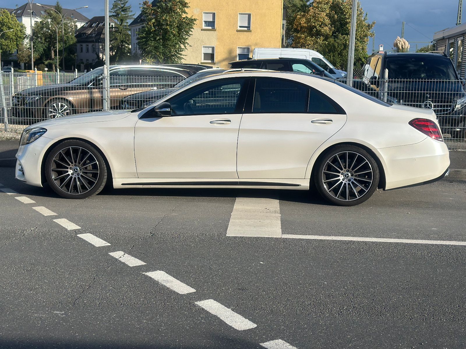 Fahrzeugabbildung Mercedes-Benz S 560 4MATIC*AMG LINE+MOD.2018*