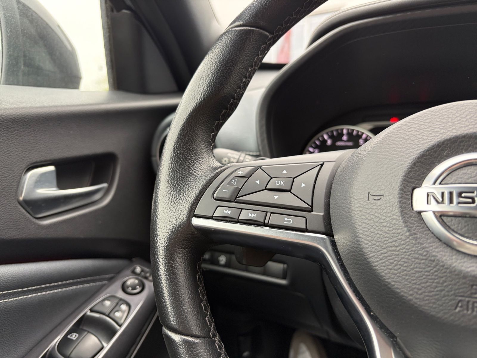 Fahrzeugabbildung Nissan Juke 1.0 DIG-T Tekna*AT*Navi*360°Kamera*SHZ*