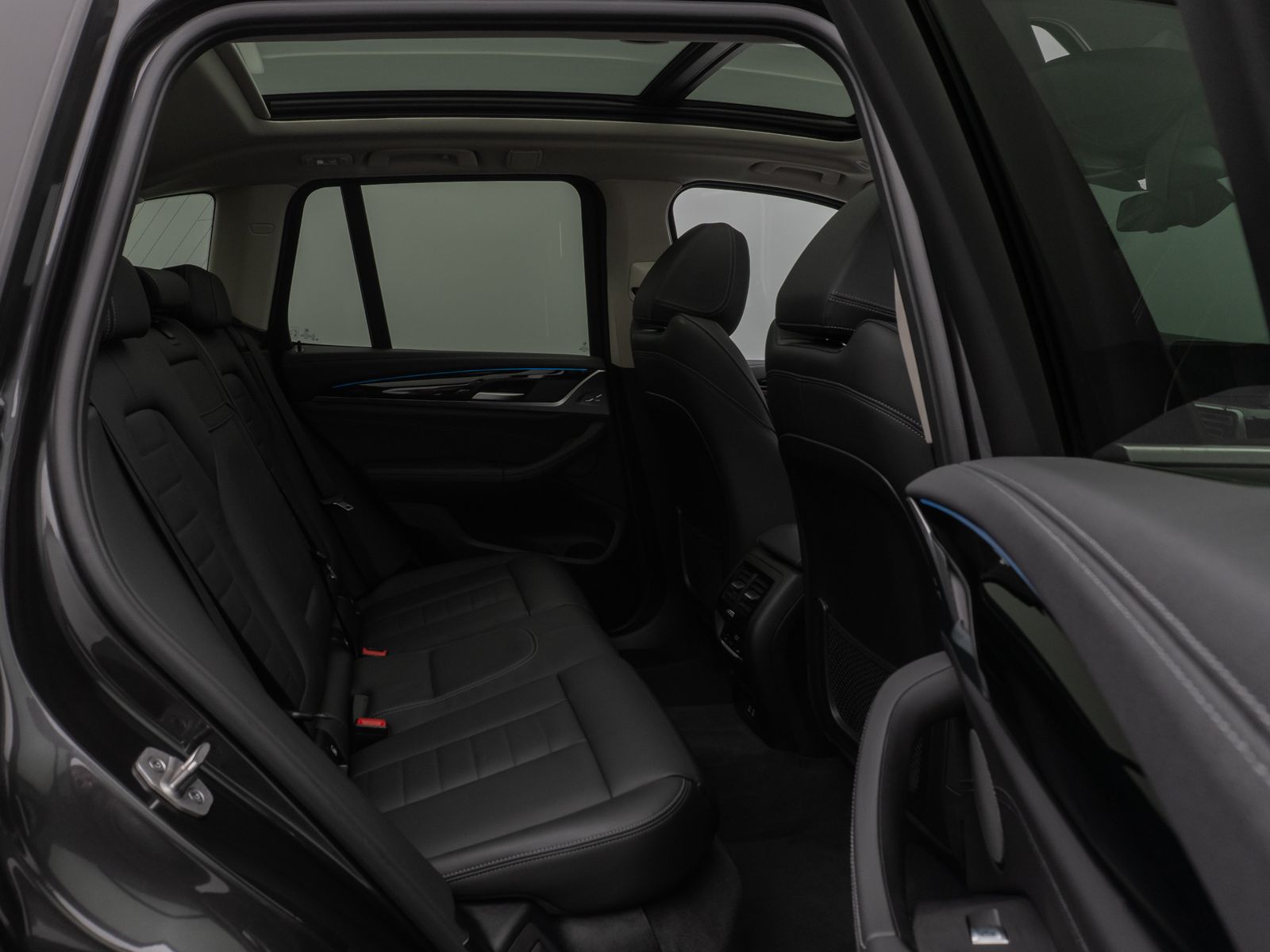 Fahrzeugabbildung BMW iX3 Impressive ACC DAB H/K 360° HUD Panorama 20"