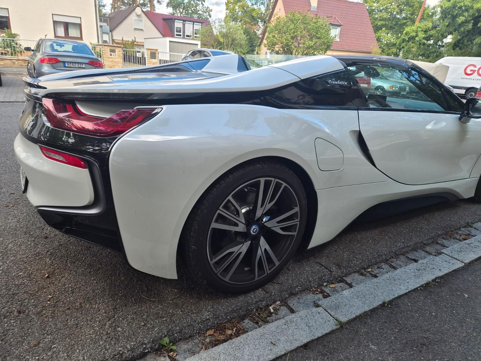 BMW i8 Roadster -