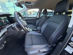 Fahrzeugabbildung Volkswagen Golf VIII Lim. Active eTSI *AHK*LED*TEMP*SHZ*