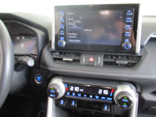 Fahrzeugabbildung Toyota RAV4 Hybrid 4x4 Team Deutschland