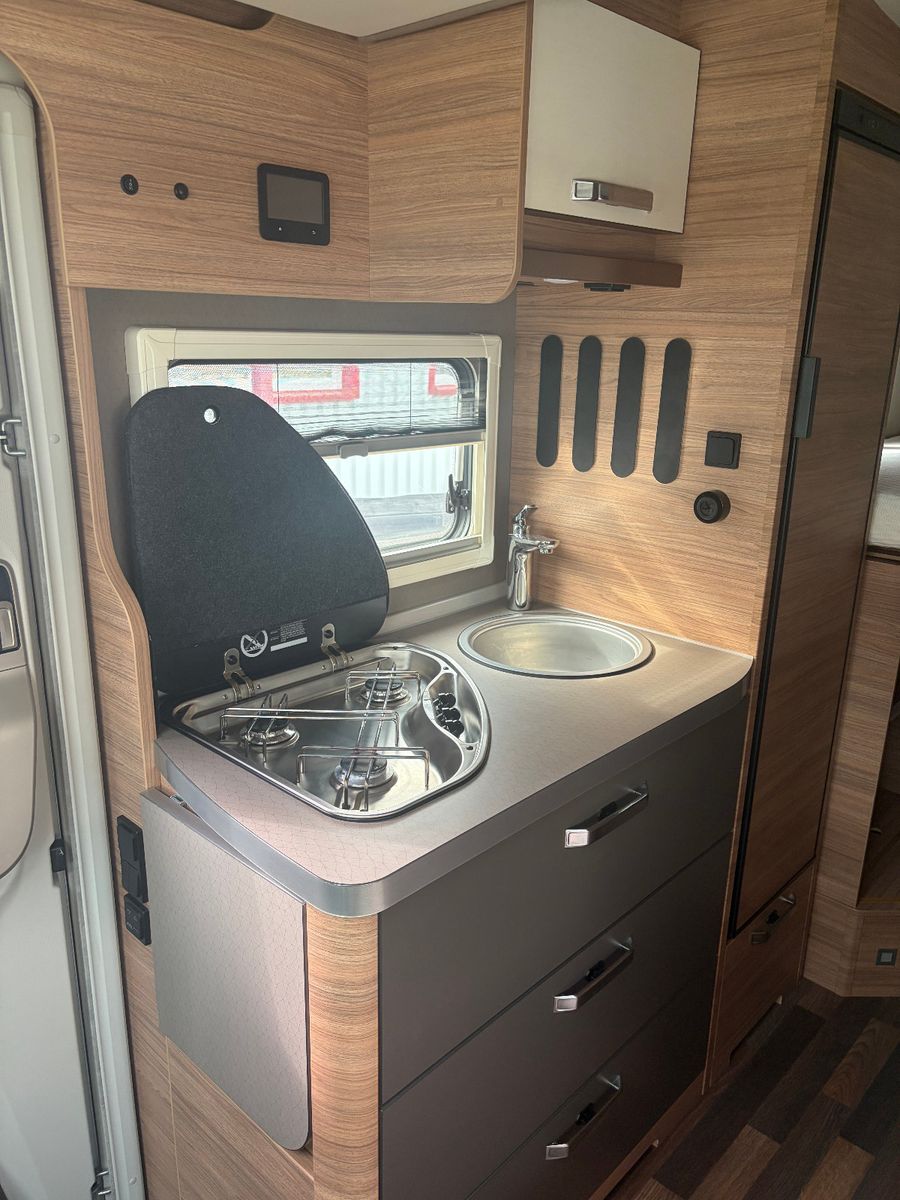 Fahrzeugabbildung Weinsberg CaraCompact Suite MB 640 MEG
