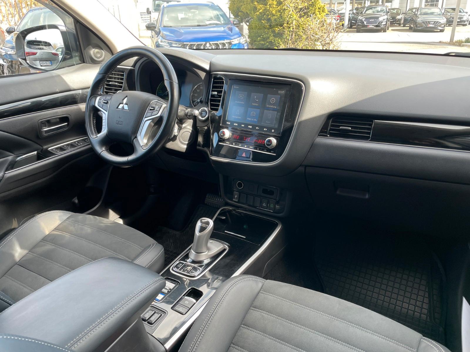 Mitsubishi Outlander Plug-In-Hybrid PHEV SPIRIT 4WD *AHK*
