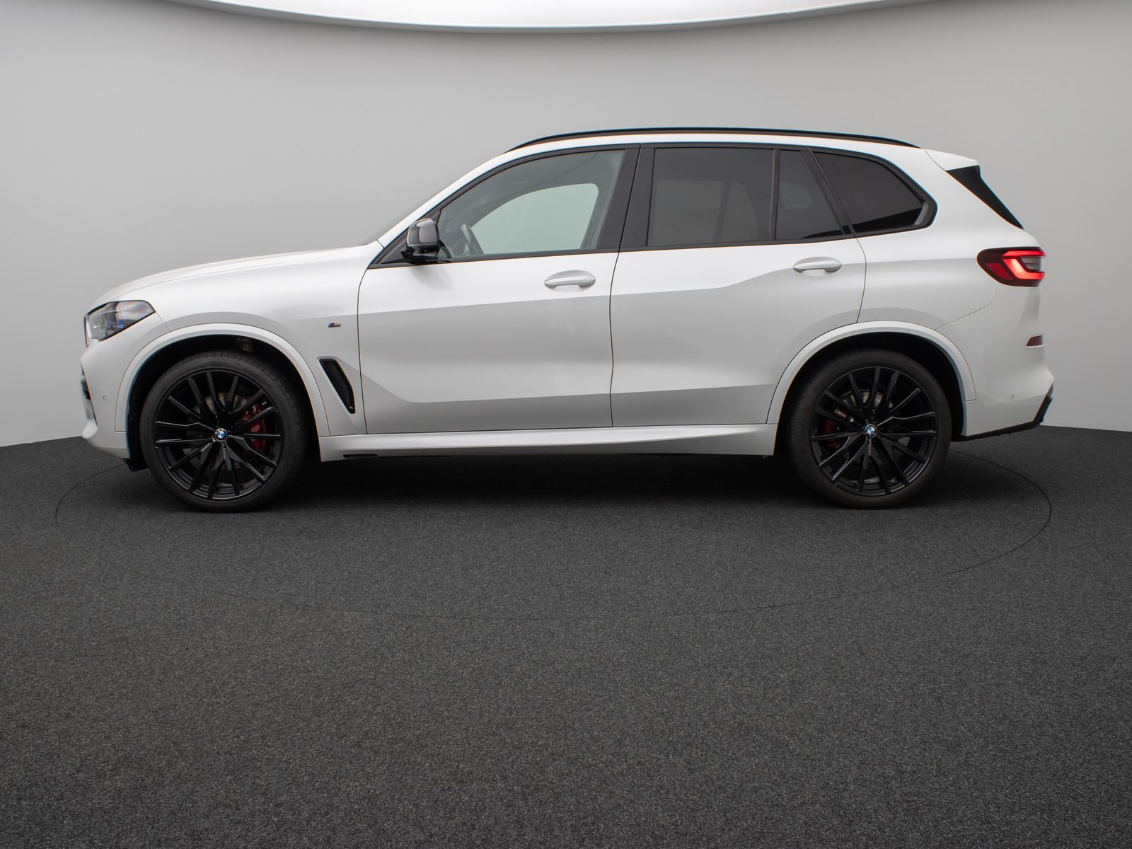 Fahrzeugabbildung BMW X5 xD30d M Sport Panorama Laser 360°HUD DAB B&W
