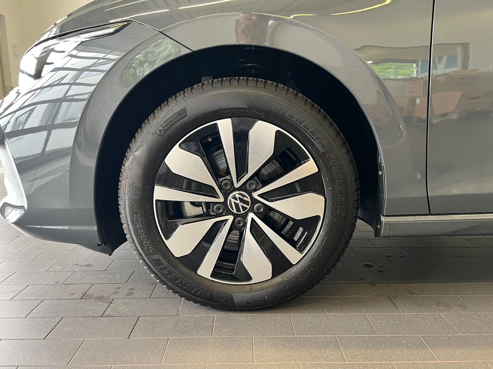 Fahrzeugabbildung Volkswagen Golf VIII GOAL 1.5 eTSI DSG *AHK,LED,ACC,Navi,Ka