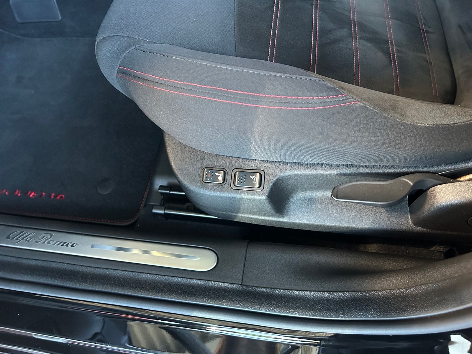 Fahrzeugabbildung Alfa Romeo Giulietta Sprint KLIMA NAV SHZ PDC