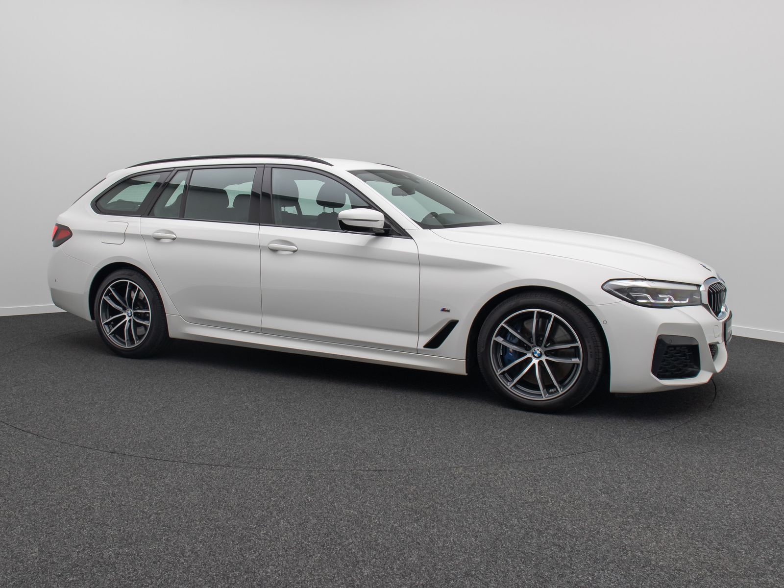 Fahrzeugabbildung BMW 540d xD M Sport Alarm AHK Kamera DAB Parkassist