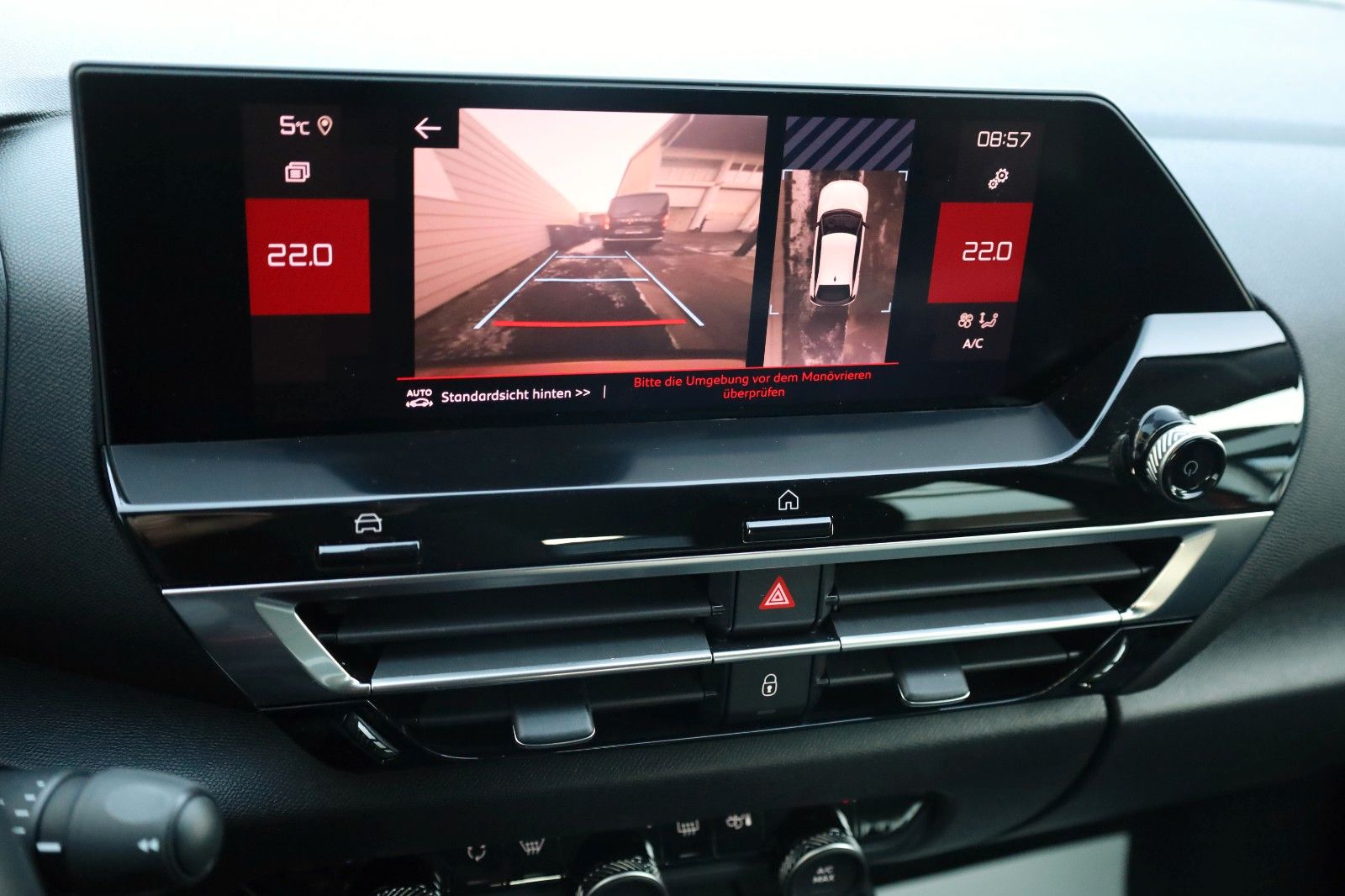 Fahrzeugabbildung Citroën C4 Lim. Feel App Connect,PDC,8 fach bereift