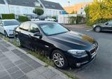 BMW 520i - - BMW 520 aus 2013 mit Benzin-Antrieb: Limousine