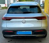 Mercedes-Benz EQC 400 4MATIC - - silberne Mercedes-Benz EQC
