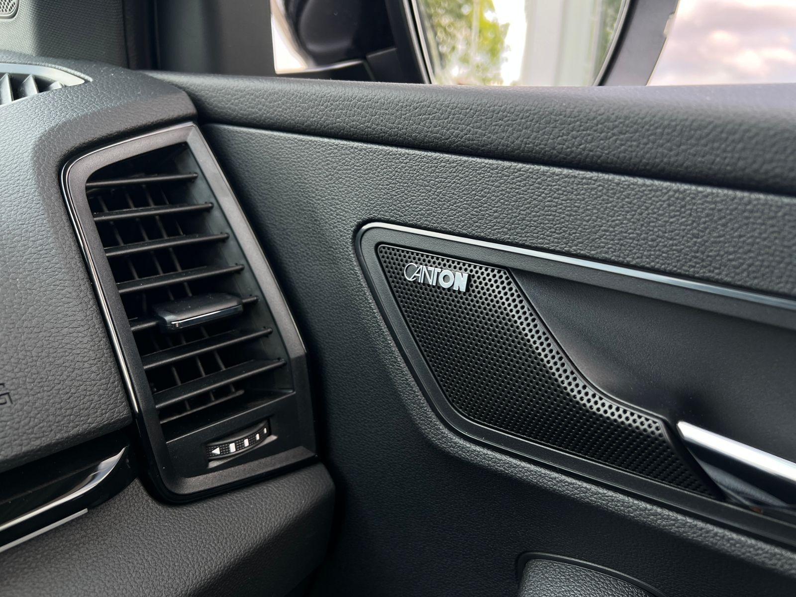 Fahrzeugabbildung SKODA Karoq Sportline 2.0 TSI 4x4 DSG *Panorama, AHK,