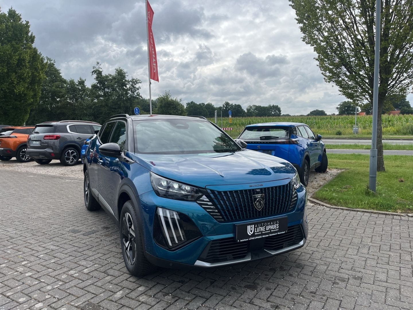 Fahrzeugabbildung Peugeot 2008 GT HYBRID 145 e-DSC6 El. Panodach Navi ACC