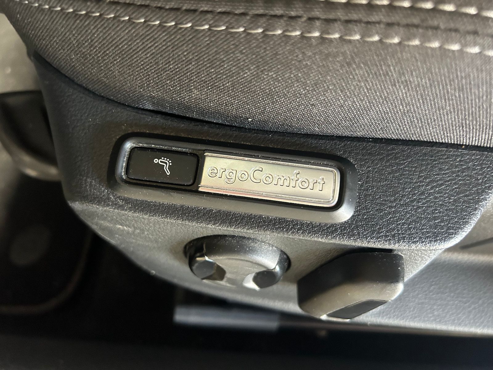 Fahrzeugabbildung Volkswagen Passat Variant Business/APPLE/8-FACH/ACC/KAMERA/