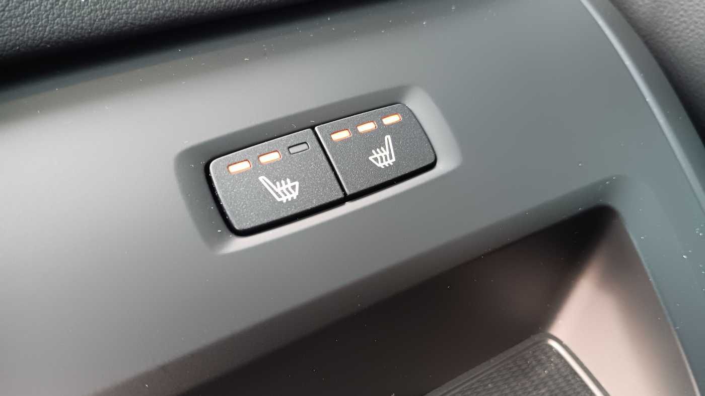 Fahrzeugabbildung Volvo XC60 B5 AWD Plus Black Edition 'AHK, ACC'