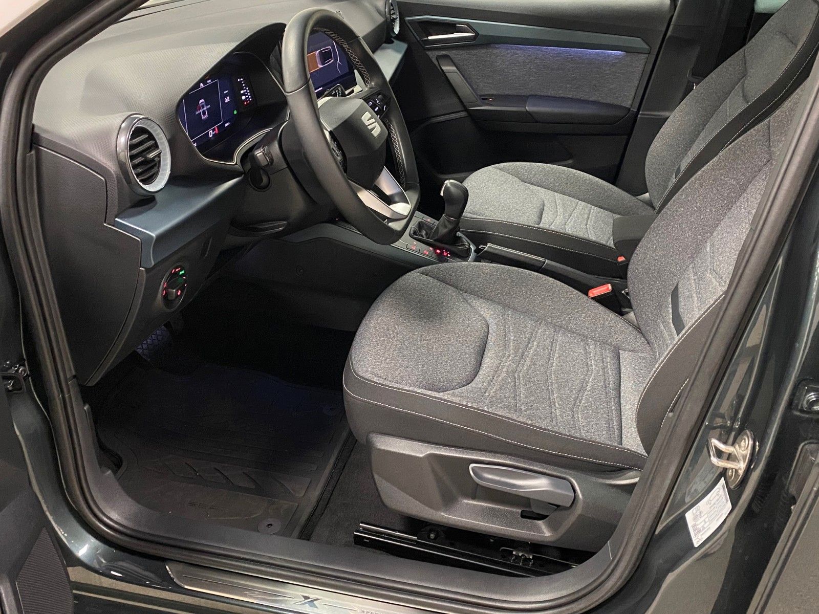 Fahrzeugabbildung SEAT Arona 1.0 TSI Xperience DSG+NAVI+ACC+KAMERA+18"+