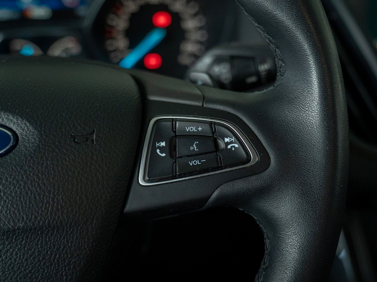 Fahrzeugabbildung Ford Kuga Titanium AUTOM./ALLRAD/NEUER MOTOR MIT 0 KM