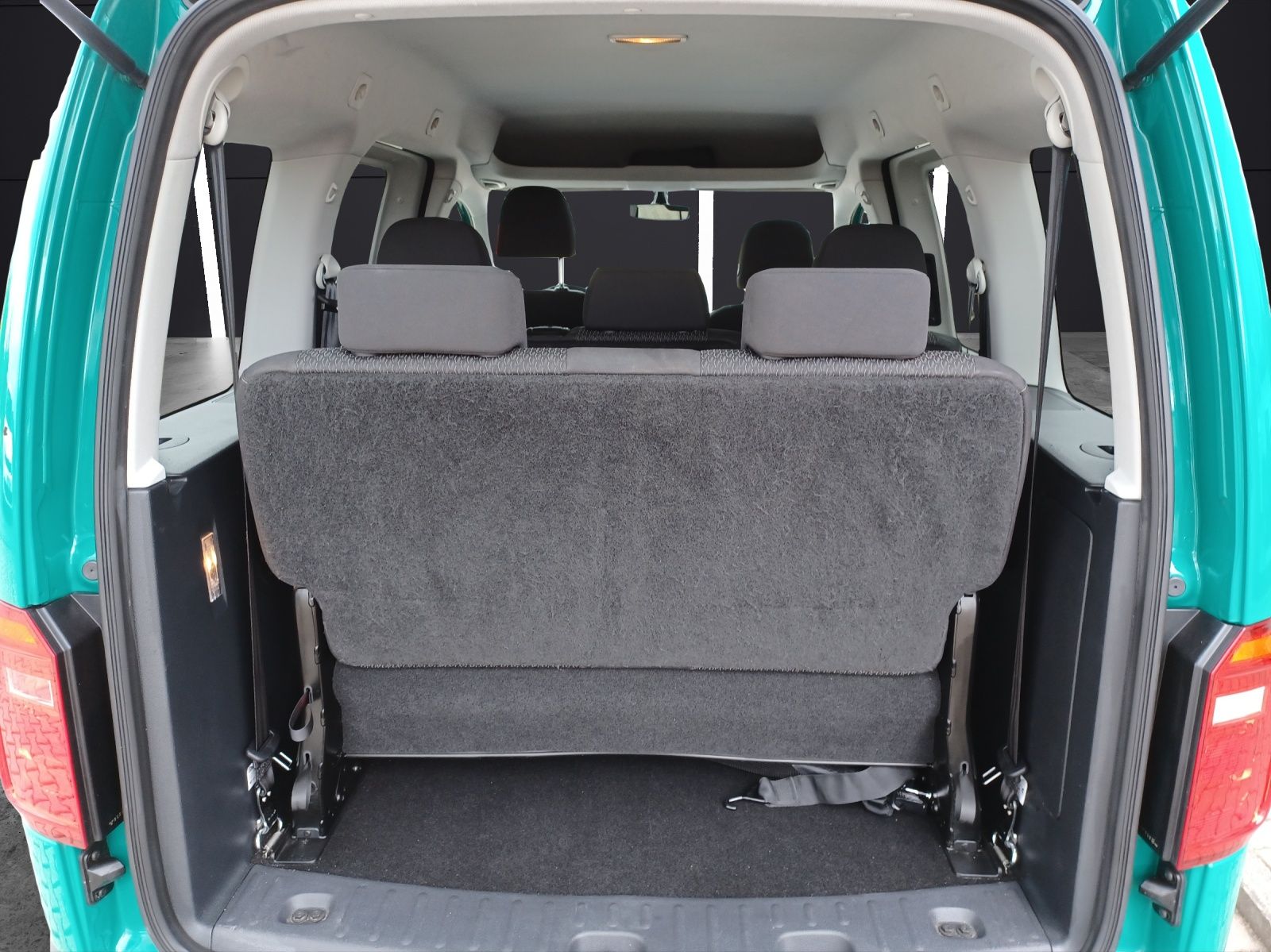 Fahrzeugabbildung Volkswagen Caddy Kombi TSI 7-Si Klima GRA PDC
