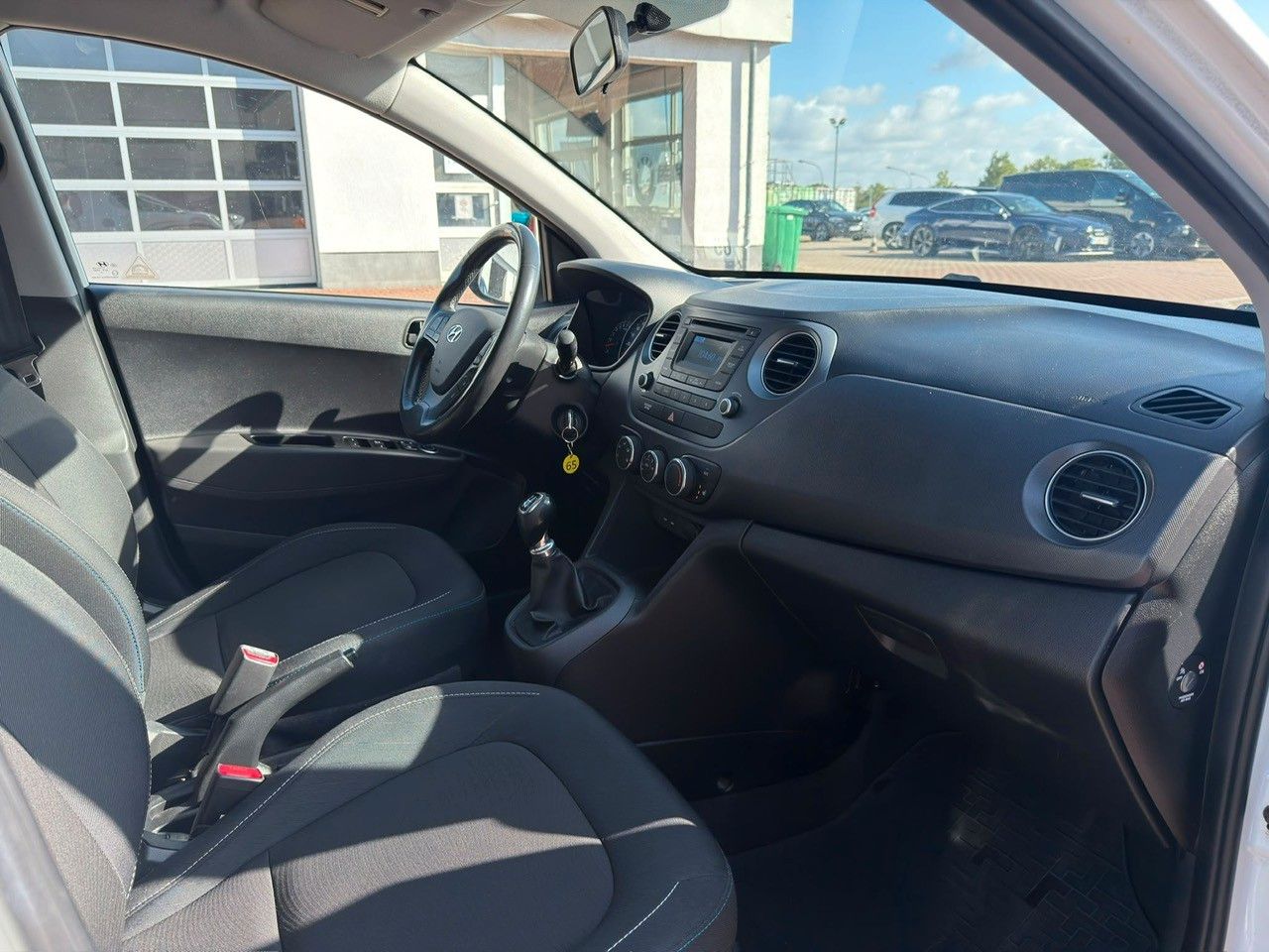 Fahrzeugabbildung Hyundai i10 1.0 Passion *Klima*Allwetter*Isofix*USB*AUX*