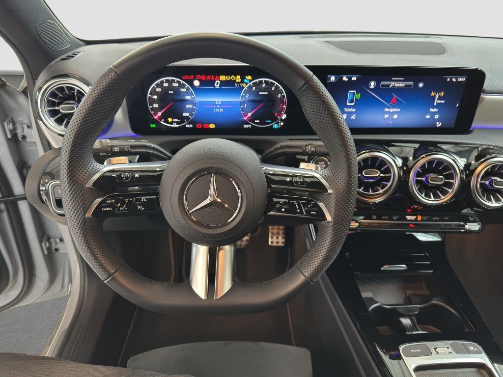 Fahrzeugabbildung Mercedes-Benz A 200 Kompaktlimousine AMG Line*Night Paket*LED