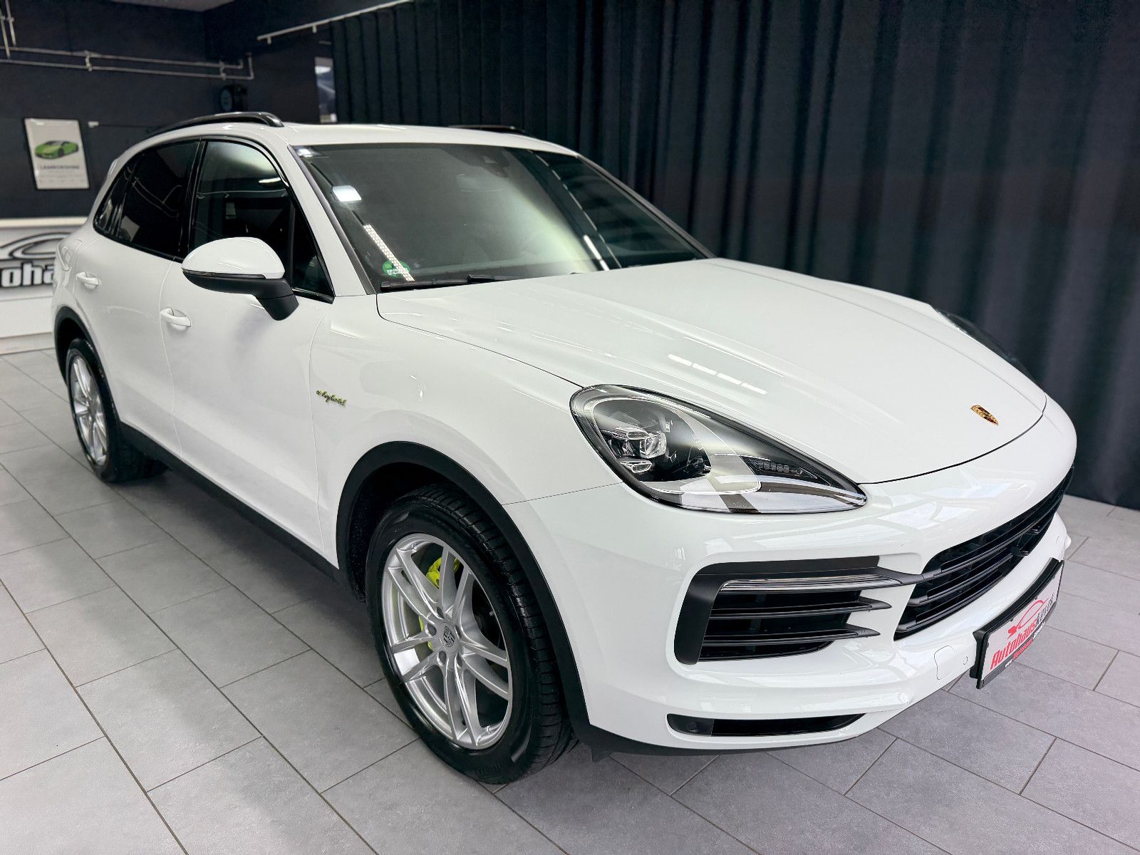 Fahrzeugabbildung Porsche Cayenne E-Hybrid|PANORAMA|SPORT-CHRONO|ACC