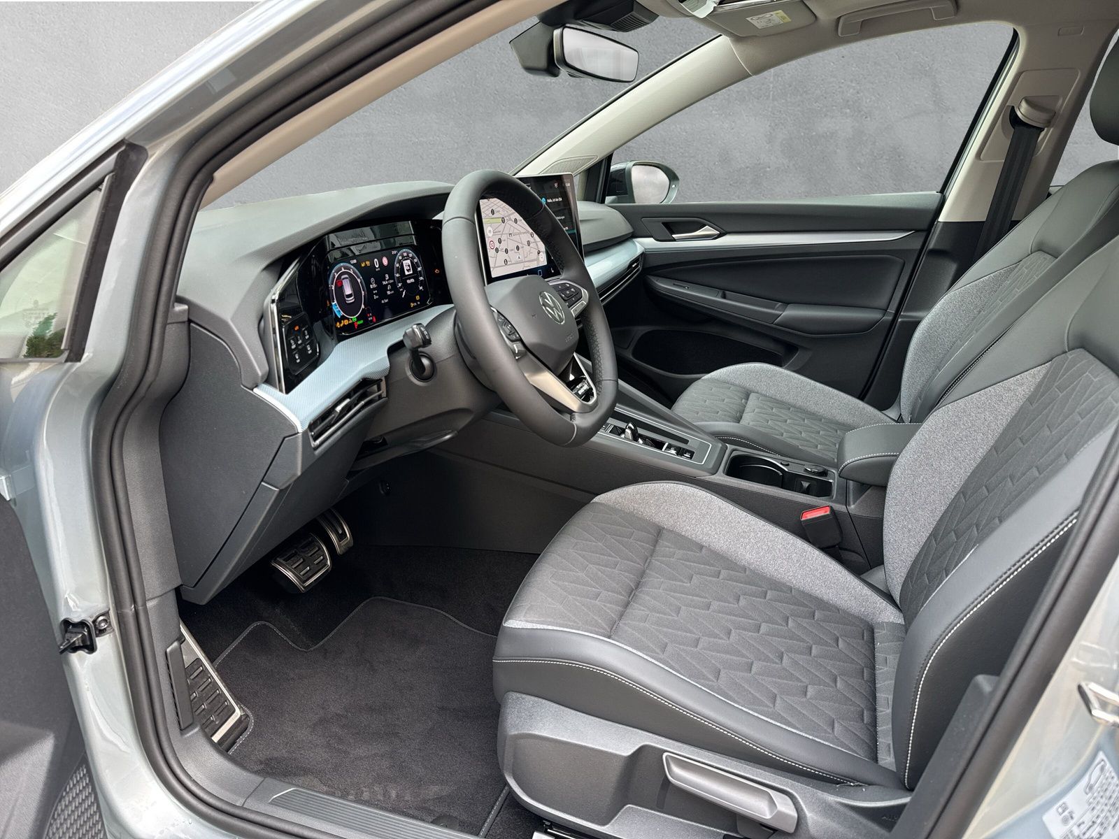 Fahrzeugabbildung Volkswagen Golf Var. Life 1,5 eTSI 110kW 7-Gang DSG Energy