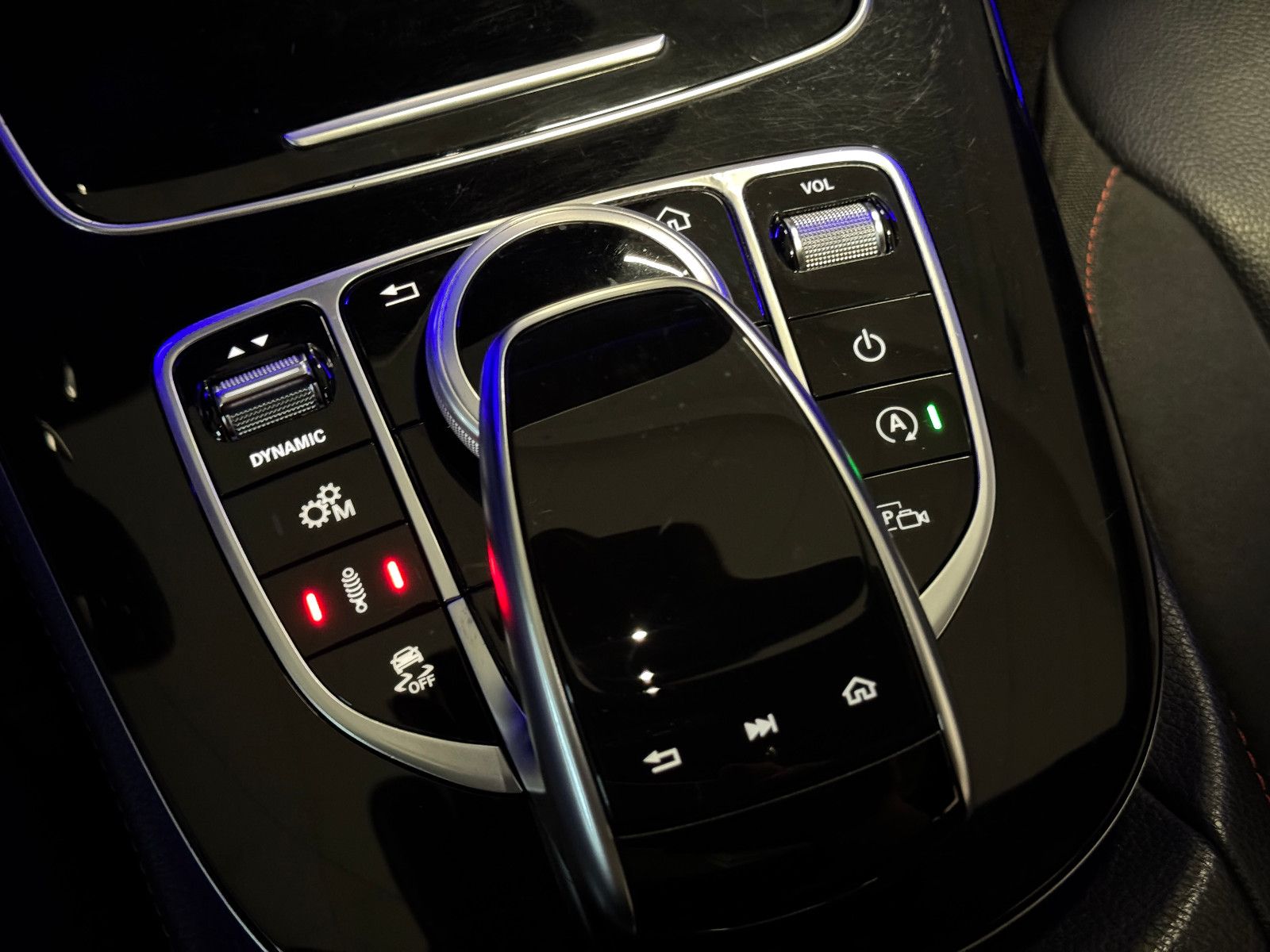 Fahrzeugabbildung Mercedes-Benz E 53 AMG 4Matic+ MBUX MEMORY AIRMATIC SD 360 DIS