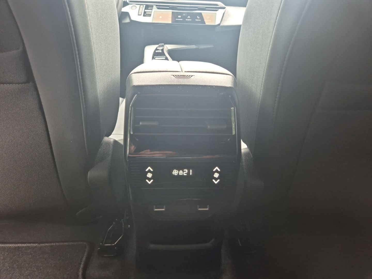 Fahrzeugabbildung Peugeot 5008 Allure HYBRID 145 e-DSC6 Navi LED CarPlay
