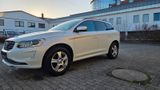 Volvo XC 60 Momentum AWD Xenon Navi 8fach bereift - Volvo XC60: Allradantrieb