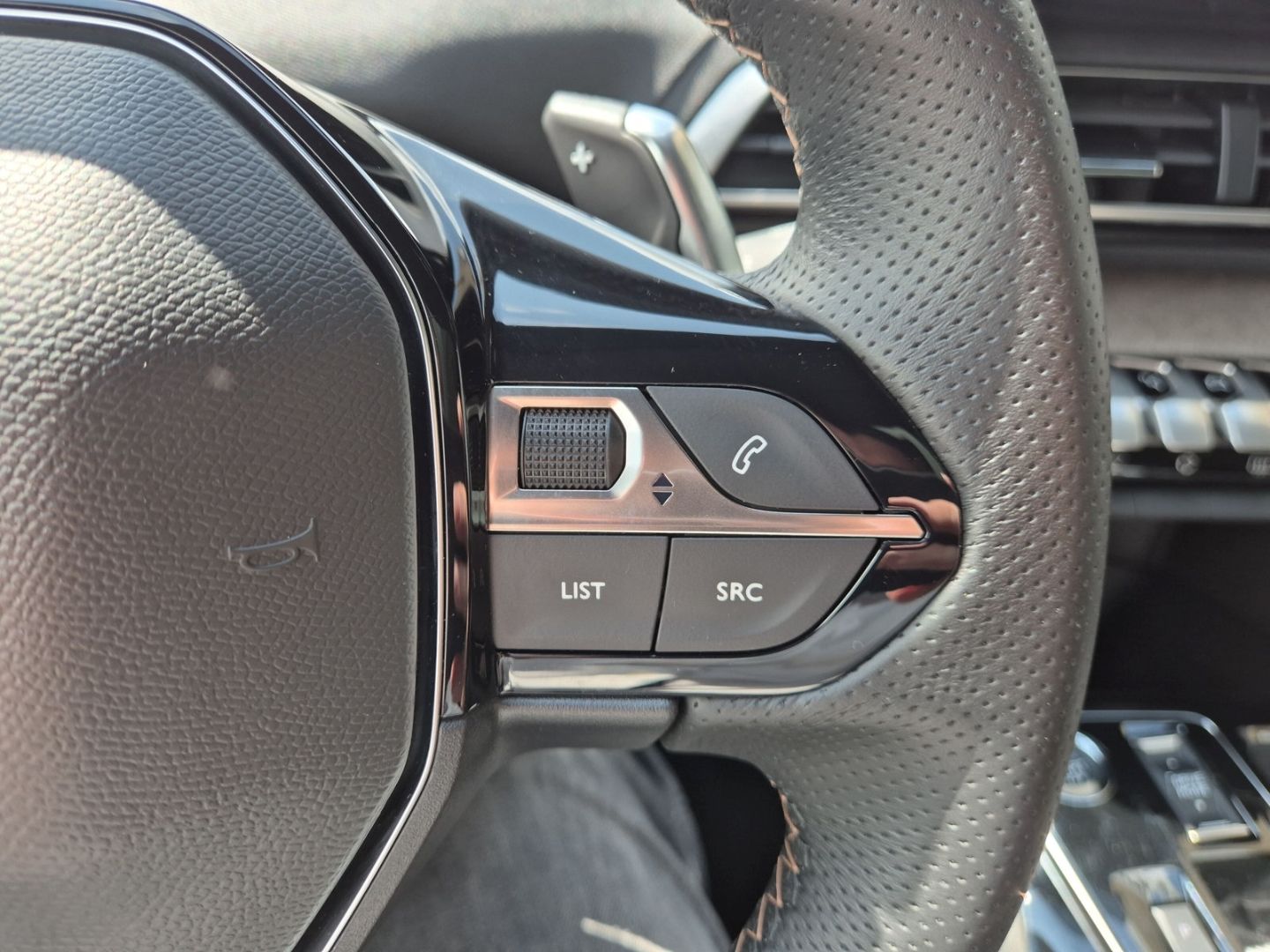 Fahrzeugabbildung Peugeot 3008 Hybrid4 300 GT 1.6 El. Panodach Navi Digita