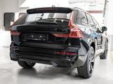 Volvo XC60 B5 AWD Ultra Black Edition PANO 360° FACEL. - Volvo XC60: Ultra Black Edition